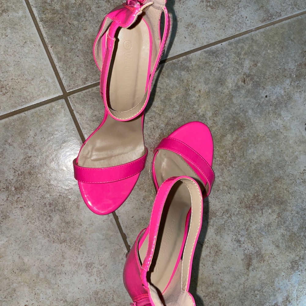 Pink Heels - Picture 4 of 4